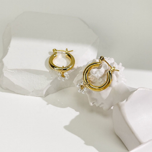 Pendientes de aro pequeños y gruesos chapados en oro de 18K para mujer, joyería Bohemia minimalista coreana, con cuentas y perlas delicadas - Product Image 5