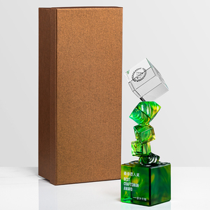 Trophée de glaçure en cristal haut de gamme en forme de cube créatif personnalisé gravé Trophée de remise de médailles de cristal de glaçure bleu vert - Product Image 3