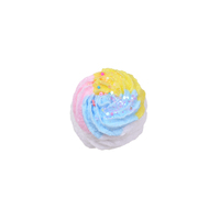 Jouet anti-stress souple en silicone de qualité alimentaire, en forme de gâteau dessert arc-en-ciel, avec pendentif porte-clés clochette fleur