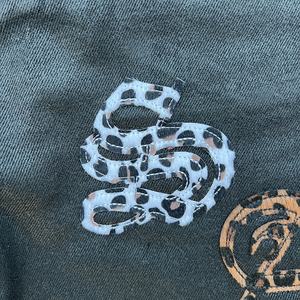 Jeans en denim ciré pour homme de haute qualité, logo personnalisé, style Y2K, taille plus, patchwork de fourrure, ample, droit, jambe large, noir - Product Image 6