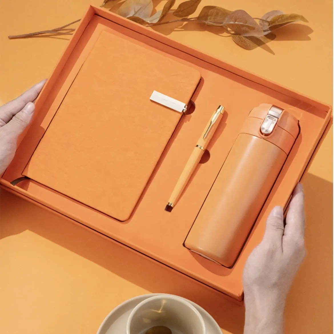 Yıllık toplantı şirketi iş hediye kutusu özelleştirmek lüks Set A5 poliüretan deri defter kalem şemsiye ile turuncu kurumsal hediye seti