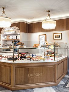 Vetrina Espositiva Commerciale Multilivello con Illuminazione LED e Telaio in Lega di Alluminio per Pasticcerie Avanzate - Product Image 6