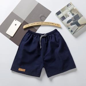 Shorts de sport de basketball pour hommes, design OEM, cordon de serrage, couleur unie, tissu en maille personnalisé, shorts d'entraînement pour la course à pied pour hommes - Product Image 4