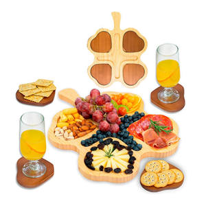 Tabla de Quesos de Bambú con Diseño de Trébol de Cuatro Hojas, con Posavasos y Asas, para Servir Aperitivos en Fiestas - Product Image 1