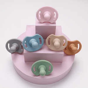 Venta al por mayor cara sonriente forma seguridad suave grado alimenticio silicona bebé chupete de pecho como chupete - Product Image 2
