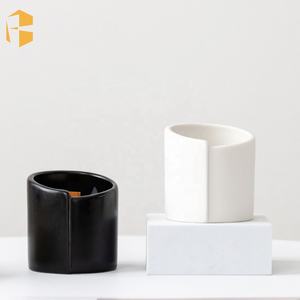 เชิงเทียนเซรามิกเคลือบเงาสีขาวเคลือบเงาสำหรับตกแต่งบ้านขวดโหลเซรามิกสั่งติดฉลากได้ตามต้องการ - Product Image 1