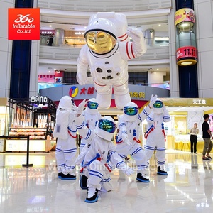 Tùy Chỉnh Lớn Phim Hoạt Hình Từ Xa Đài Phát Thanh Điều Khiển Inflatable Helium Bay Phi Hành Gia Cho Quảng Cáo Inflatables - Product Image 1