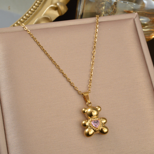 Collier fin à maillons en O en acier inoxydable 316L plaqué or 18 carats avec breloque en cristal rose en forme de cœur personnalisable et scintillante, motif ours en peluche - Product Image 4