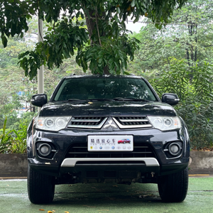 2013 auto usata <span class=keywords><strong>Mitsubishi</strong></span> Pajero 3.0L automatica a due ruote motrici di lusso in edizione - Product Image 1