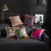Coussin décoratif personnalisable pour canapé et chevet, motif léopard animalier, aspect soie, avec pompon doré, style luxe léger transfrontalier