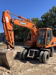 Doosan Wheeled Digger and <b>Excavator</b> DH150W DH150W-9C DH150W-7 Second Hand 4 Wheel Rubber <b>Tyre</b> Earth Moving Machinery - Product Image 2