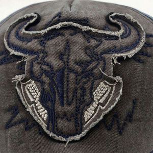 Casquette de baseball vintage délavée pour homme, personnalisable avec logo et patchs vieillis, style 'Dad Hat' - Product Image 6