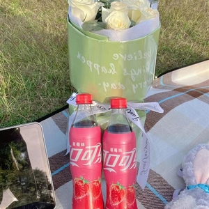 <span class=keywords><strong>Coca</strong></span>-<span class=keywords><strong>Cola</strong></span> à la <span class=keywords><strong>fraise</strong></span> 500 ml, boisson gazeuse aromatisée à la <span class=keywords><strong>fraise</strong></span>, boisson gazeuse à la <span class=keywords><strong>fraise</strong></span> - Product Image 6