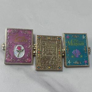 Alfileres de esmalte suave de alta calidad modernos chapados en oro 3D Vietnam Top Nueva técnica de impresión digital Artesanía de aleación de zinc de alto detalle - Product Image 5