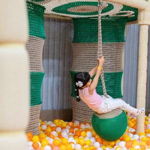 Structure de jeu compacte autoportante Ropecube pour intérieur, aire de jeux pour maternelle, préscolaire et tout-petits, structure de filet d'escalade - Product Image 3