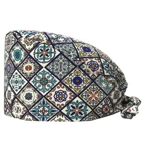 หมวกสครับผ้าซาติน 6 ชิ้น สำหรับผู้หญิง หมวกสครับสำหรับงานทันตกรรม ปรับขนาดได้ พร้อมกระดุมและแถบซับเหงื่อ สำหรับพยาบาล - Product Image 1