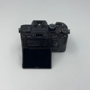 Appareil photo numérique hybride plein format <span class=keywords><strong>Sony</strong></span> Alpha 7 <span class=keywords><strong>III</strong></span> <span class=keywords><strong>A7M3</strong></span> (boîtier seul) 24,2 MP 4K HDR 693 AF double emplacement pour carte Pro en gros - Product Image 4