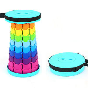 Silla Plegable Portátil Redonda de Plástico Arcoíris para Exteriores, Taburete Plegable para Viajes y Campamento - Product Image 2