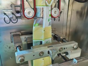 Bon <span class=keywords><strong>Prix</strong></span> Machine Automatique <span class=keywords><strong>De</strong></span> Pesage Vertical Et D'emballage <span class=keywords><strong>De</strong></span> Riz <span class=keywords><strong>De</strong></span> Granulés Alimentaires 1kg 2kg 5 <span class=keywords><strong>Kilo</strong></span> - Product Image 4