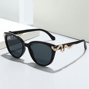 Lunettes de soleil œil-de-chat de luxe noires pour femme, avec logo personnalisé, protection UV400 et décoration serpent en métal, collection 2025 - Product Image 1