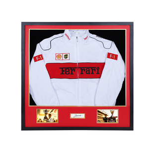 Vitrine murale pour combinaison <span class=keywords><strong>de</strong></span> course <span class=keywords><strong>avec</strong></span> tapis rouge et ouvertures pour photos, cadre <span class=keywords><strong>de</strong></span> présentation pour souvenirs <span class=keywords><strong>de</strong></span> sport automobile F1 - Product Image 1