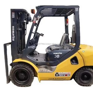 Chariot élévateur japonais d'occasion Komatsu FD30 de 3 tonnes, 3 étages, trois mâts, bon moteur diesel, engrenage moteur, noyau manuel TCM Toyota - Product Image 1