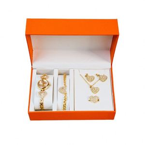 Coffret Cadeau de Bijoux pour Femme Fait Main Durable avec Bracelet, Collier et Bague en Alliage PU, Boîte Carrée en Papier – Idéal pour la Saint-Valentin - Product Image 1