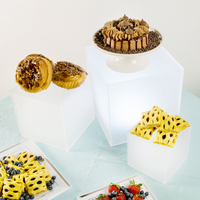 Supports d'affichage en acrylique blanc Supports de nidification de cubes personnalisés pour l'affichage de pâtisserie de dessert de buffet lors d'événements de mariage ou de fête