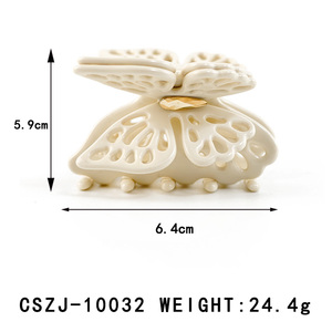 CANYUAN CE Pinza de Pelo Personalizada de Acetato Negro de Doble Capa de 6.4cm con Diseño de Mariposa Blanca para Mujer - Product Image 2
