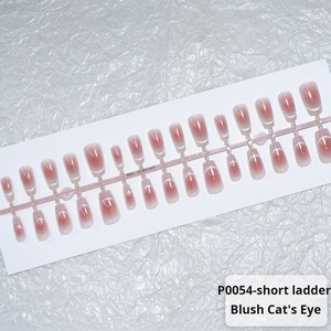 Blush Wear Advanced – Patchs d'ongles blancs réutilisables, style œil de chat français, forme trapèze courte, style salon, avec ongles en ABS acrylique - Product Image 5