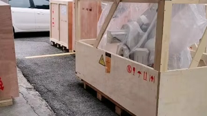 Robot de peinture par pulvérisation de haute précision, fabriqué en <span class=keywords><strong>Suisse</strong></span>, avec housse de protection et rail de guidage pour la fabrication de voitures en usine - Product Image 6