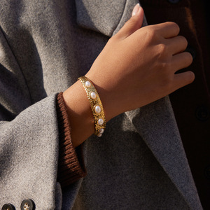 Bracelet ouvert en perles, or 18 carats, acier inoxydable, finition martelée, large, serti de pierres ovales, bijoux pour femmes à porter au quotidien - Product Image 3