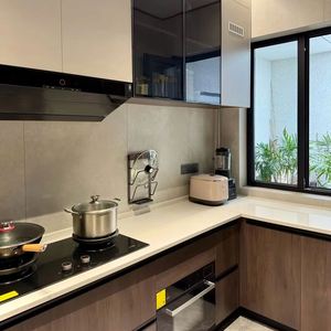 Armoire de cuisine au fini élégant et à l'espace spacieux avec rangement réglable pour une cuisine moderne facile - Product Image 1
