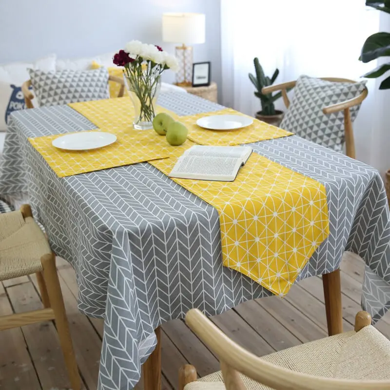 Zwei @ home — table basse en lin jaune, tapis de table moderne avec motif géométrique, pour mariage