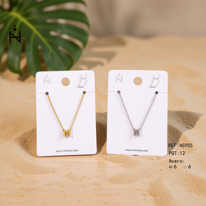 Cavigliera con lettera M in acciaio inossidabile, design minimalista per donna, gioielli alla moda - Product Image 3