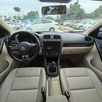 Подержанный Volkswagen Golf хэтчбек 2012 года, механическая коробка передач, 1.6 л, передний привод, 5 мест, левый руль, бензин, дисковые тормоза на всех колесах, для повседневного использования