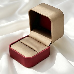 Boîte d'emballage de luxe haut de gamme personnalisée en cuir PU écologique avec logo, fermeture à boucle pour bagues, colliers et bracelets - Product Image 6