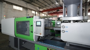 270T attrezzature automatiche servoiniezione orizzontale per la produzione di coperchi preformati per animali domestici utilizzando materiali termoplastici PP PC ABS - Product Image 3