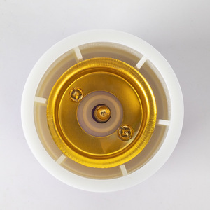 Nhà Sản Xuất Thương Mại Thiết Bị Chiếu Sáng Trắng Treo Vít Giữ Đèn E27 Nhựa LED Đèn Cơ Sở Thân Thiện Với Môi An Toàn 2-Năm - Product Image 4