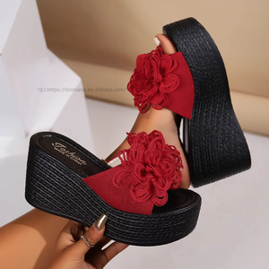 Sandalias de Tacón con Flores Rojas para Mujer, Chanclas Nuevas de Talla Grande con Luz Suave, Pantuflas de Playa para Verano y Primavera - Product Image 3