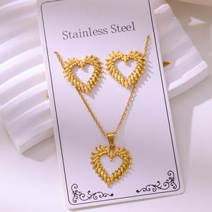 Ensemble de bijoux tendance : collier pendentif et boucles d'oreilles en acier inoxydable 316L plaqué or 18 carats, étanche, accessoire de mode intemporel - Product Image 6