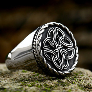 Anillo <span class=keywords><strong>de</strong></span> Odín con nudo <span class=keywords><strong>de</strong></span> celtas nórdicos <span class=keywords><strong>de</strong></span> acero inoxidable para hombre, <span class=keywords><strong>diseño</strong></span> especial, joyería <span class=keywords><strong>de</strong></span> alto pulido - Product Image 1