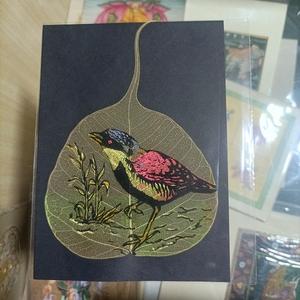 Obra de Arte de Hojas Hecha a Mano sobre Lienzo con Marco Resistente y Hojas Reales para Decoración del Hogar, Oficina y Regalos - Product Image 1