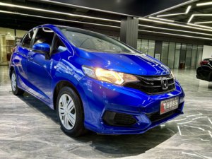 <span class=keywords><strong>Honda</strong></span> Fit d'<span class=keywords><strong>occasion</strong></span> 2019 Berline 1.5L Automatique Traction avant Conduite à gauche Prête à l'exportation Bon état Cuir foncé Toit ouvrant Phares Xénon - Product Image 3