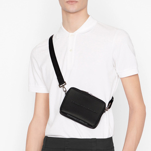 Bolso bandolera de hombre de piel de guijarro negro con logotipo personalizado, bandolera de hombro con doble cremallera para hombre - Product Image 3