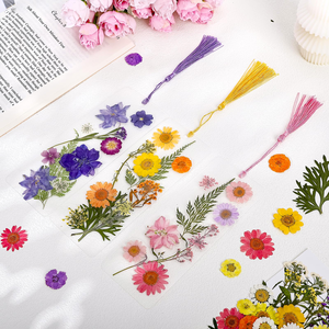 Confezione Porta Segnalibri, Espositori per Segnalibri Fatti a Mano con Amore, con Sacchetti e <span class=keywords><strong>Libro</strong></span> in Resina da Appendere - Product Image 4