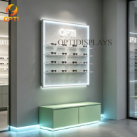 Présentoir mural en bois attrayant pour magasin de lunettes, écoresponsable, pour lunettes de soleil pour enfants