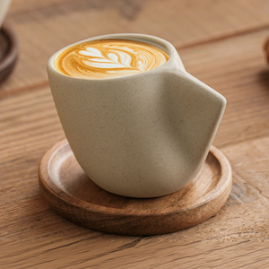 Tasse à café en grès avec soucoupe en bois d'acacia 190 ml, finition mate éclaboussée, poignée sculptée, pour cappuccino, latte, cadeau idéal pour café - Product Image 1