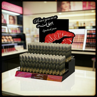 Support de présentation de gloss à lèvres personnalisé en acrylique, présentoir à rouge à lèvres pour magasin de détail, design moderne, montage facile