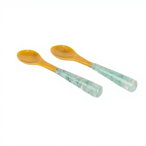 AUREVIA CRAFTS Cuillère de service décorative en résine écologique faite à la main, compatible lave-vaisselle/micro-ondes/four, pour cuisine, salle à manger et décoration intérieure - Product Image 1